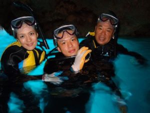 8月29日鈴木様ご家族の初めての沖縄青の洞窟シュノーケル＆ダイビング