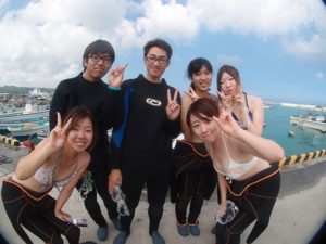 マイコさんとカオリさんとユウサクさんとサオリさんとナミコさんとチショウさんで青の洞窟体験ダイビング