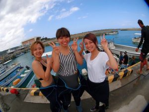 ９月１７日チカさんとアヤカさんとアイリさんの地元沖縄初ダイビング