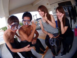 9月24日ヒトミさんとショウさんとコウセイさんとシノさんの青の洞窟体験ダイビング