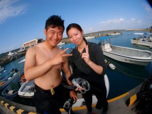 9月27日マキトさんとカナさんの沖縄で入籍直前の珊瑚礁シュノーケルと体験ダイビング