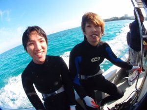 10月2日ヨシユキさん、タイシさん沖縄の青の洞窟体で験ダイビング