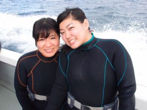 10月10日ミカさんとマイさんの青の洞窟ダイビングIN沖縄真栄田岬