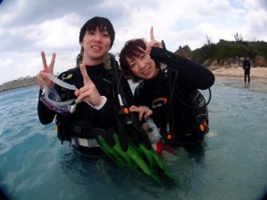 10月26日コズエさんとタカヤさんの初めてのダイビングIN沖縄