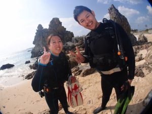 10月26日アヤコさんとテツヤさんの沖縄クマノミダイビング