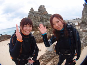 10月27日ナオコさんとリカさんの初めての体験ダイビングIN沖縄