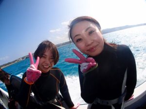 11月6日カオリさんとアズキさんの青の洞窟ダイビングIN沖縄