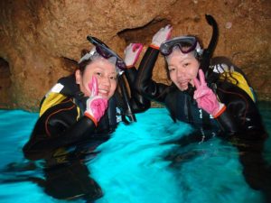 12月31日ダブルミサキさんの青の洞窟シュノーケルとクマノミ体験ダイビング