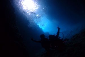 2月27日クミコさん、ノブヒロさんの青の洞窟体験ダイビング