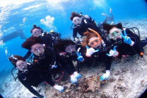 3月3日高校の同級生７人組のクマノミ体験ダイビング