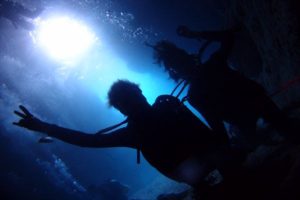 3月18日リョウコさん、ユウマさんの青の洞窟体験ダイビング