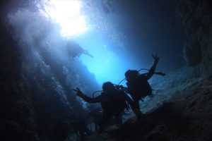 3月27日ハルノブさん、サキさんの青の洞窟体験ダイビング