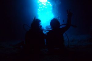 4月1日カオリさん、ヒロシさんの青の洞窟体験ダイビング