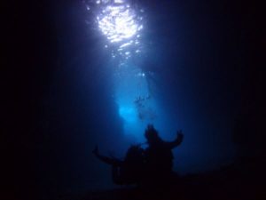 沖縄　青の洞窟　水中