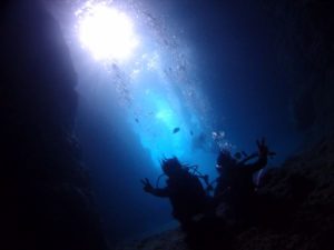 幻想的な青の洞窟