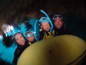 ドキドキの青の洞窟