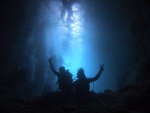 イケてるカップルの青の洞窟ダイビング
