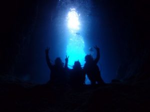 神秘の青の洞窟