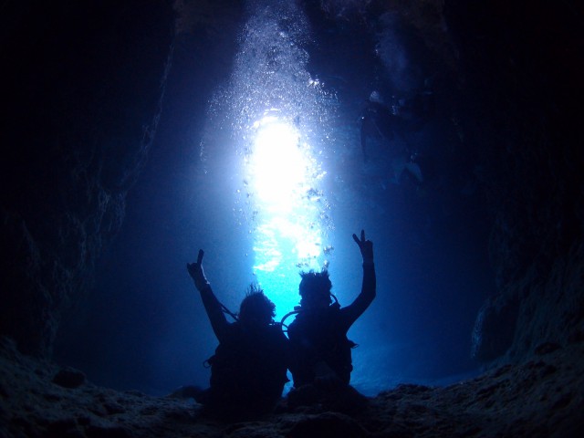 沖縄　神秘の青の洞窟を貸切　初めての体験ダイビング　2018年2月8日のお客様